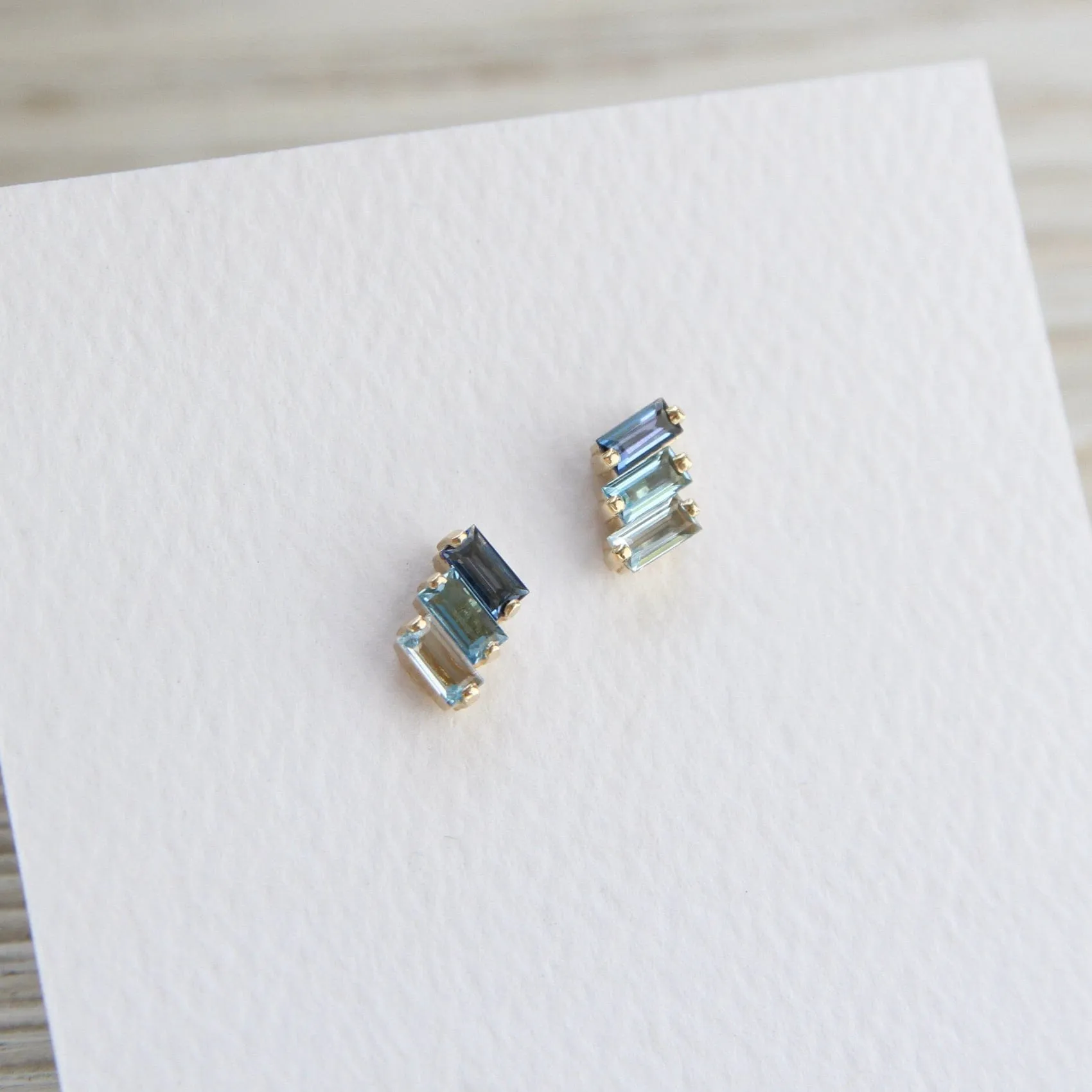 14k Yellow Gold Mixed Blue Baguette Bar Earring