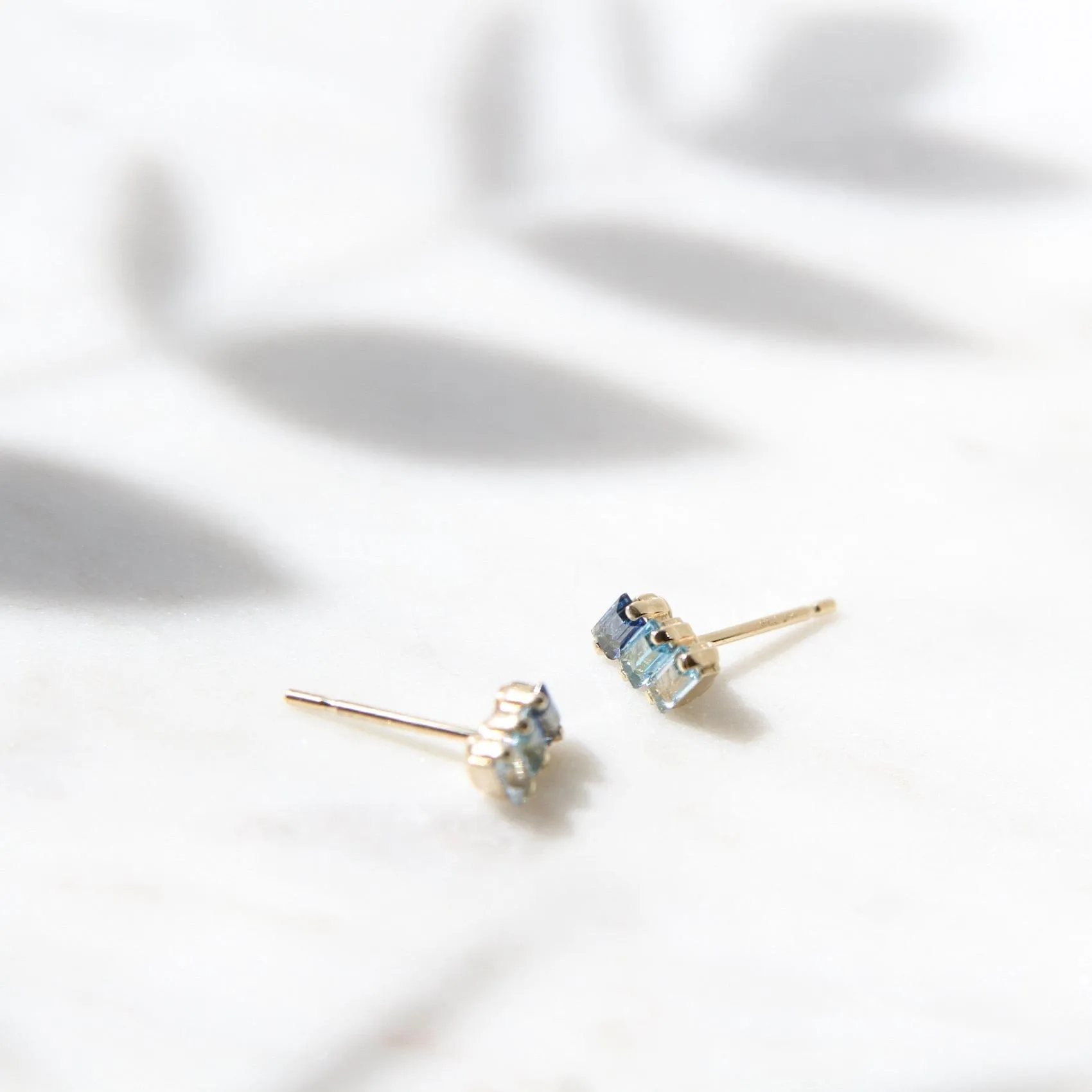 14k Yellow Gold Mixed Blue Baguette Bar Earring