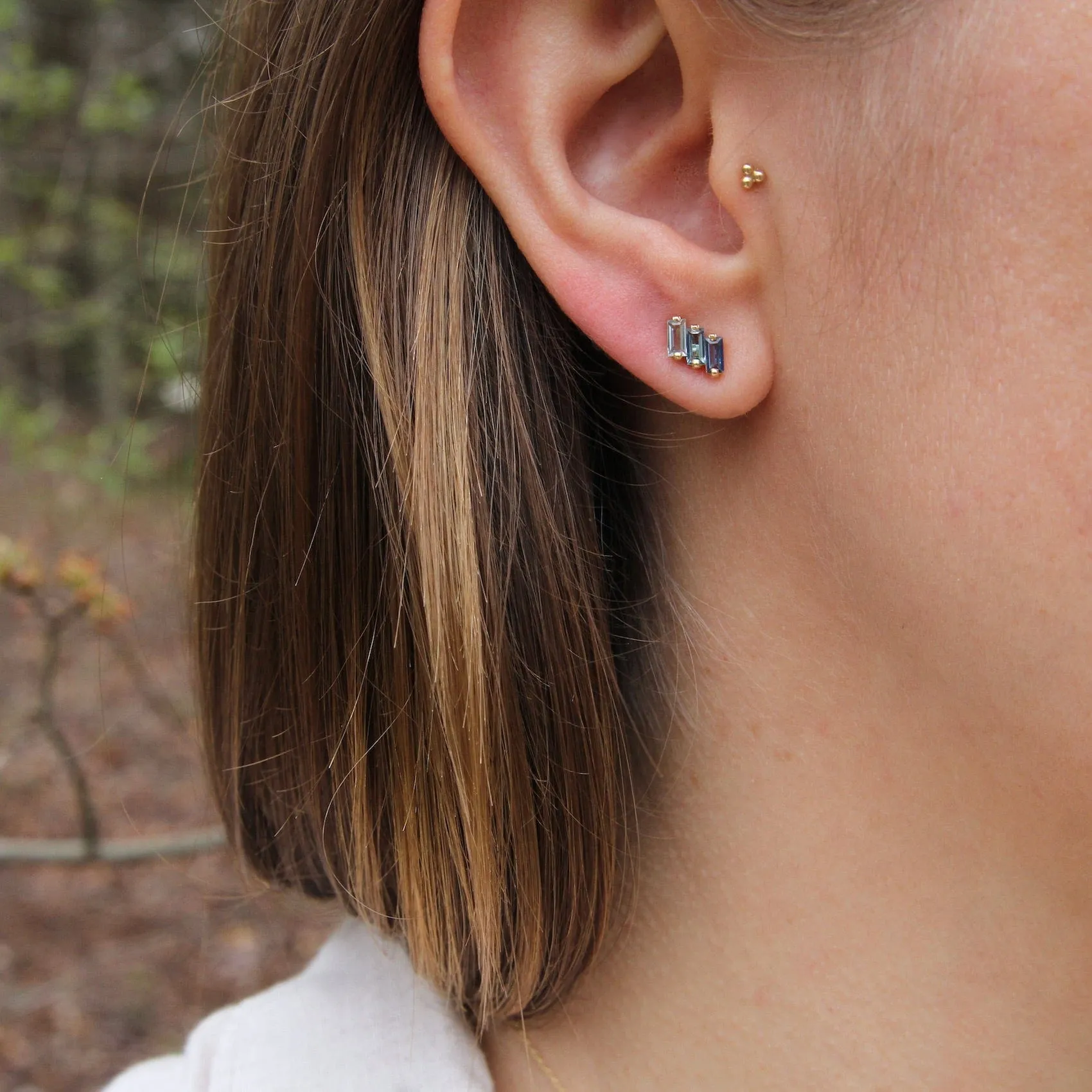 14k Yellow Gold Mixed Blue Baguette Bar Earring