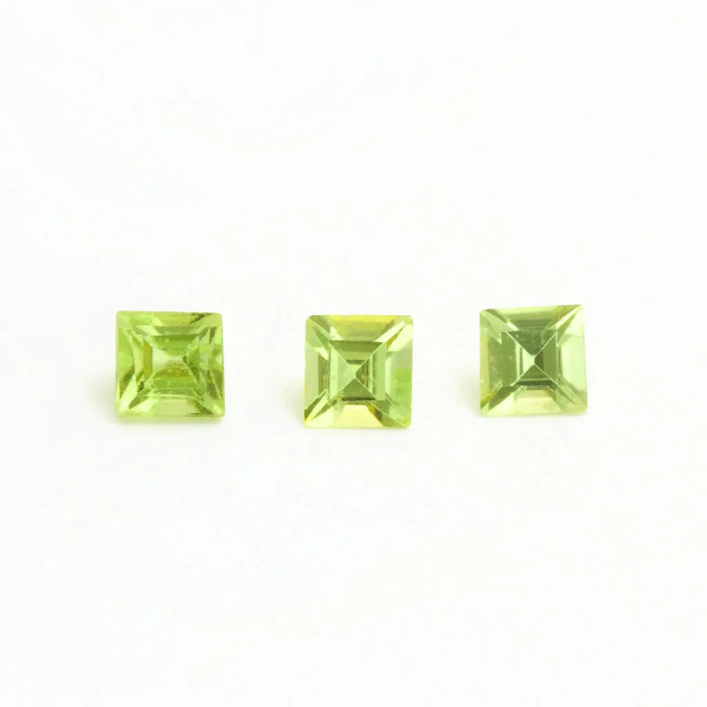 2.5 to 3mm Mesa Verde® Peridot Carré Step Cuts