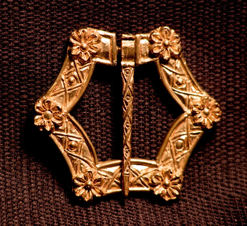 Brooch with six flowers - W-17