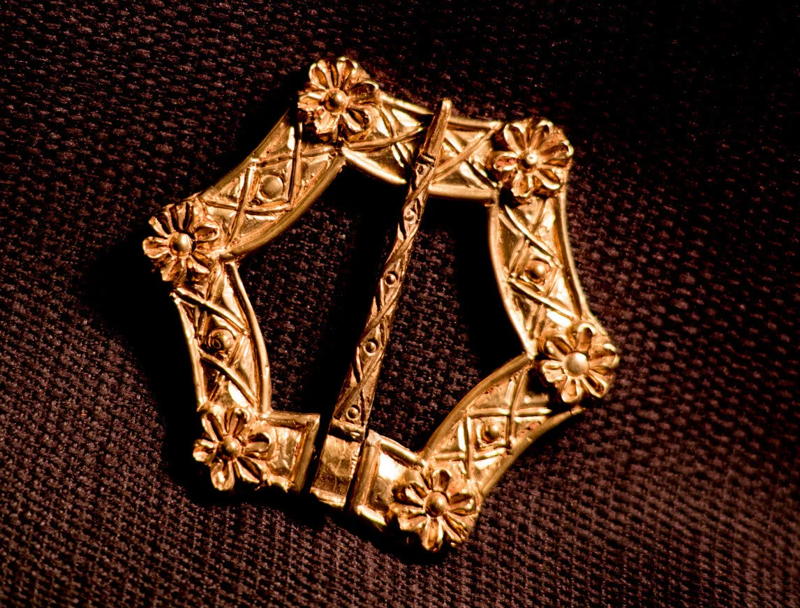 Brooch with six flowers - W-17
