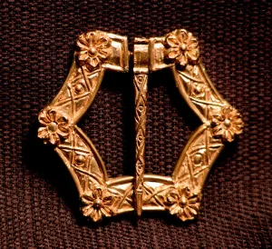 Brooch with six flowers - W-17