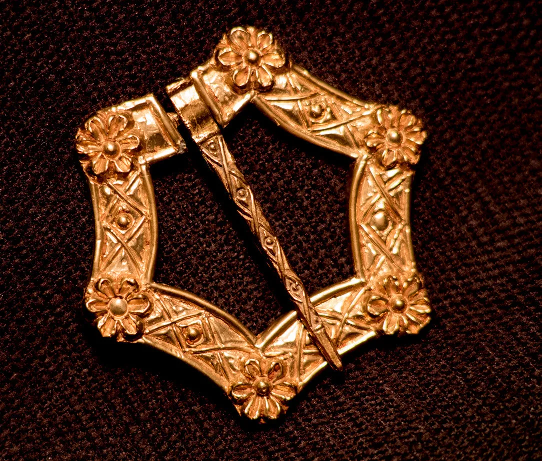 Brooch with six flowers - W-17