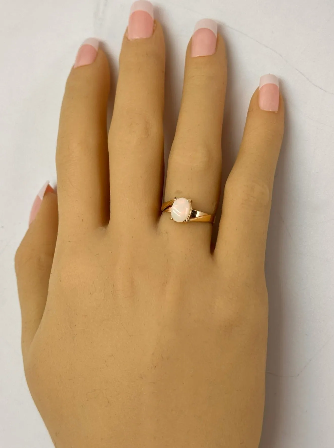 Captivating Handmade 9ct Yellow Gold Opal Ring - Mesmerizing Play-of-Colour