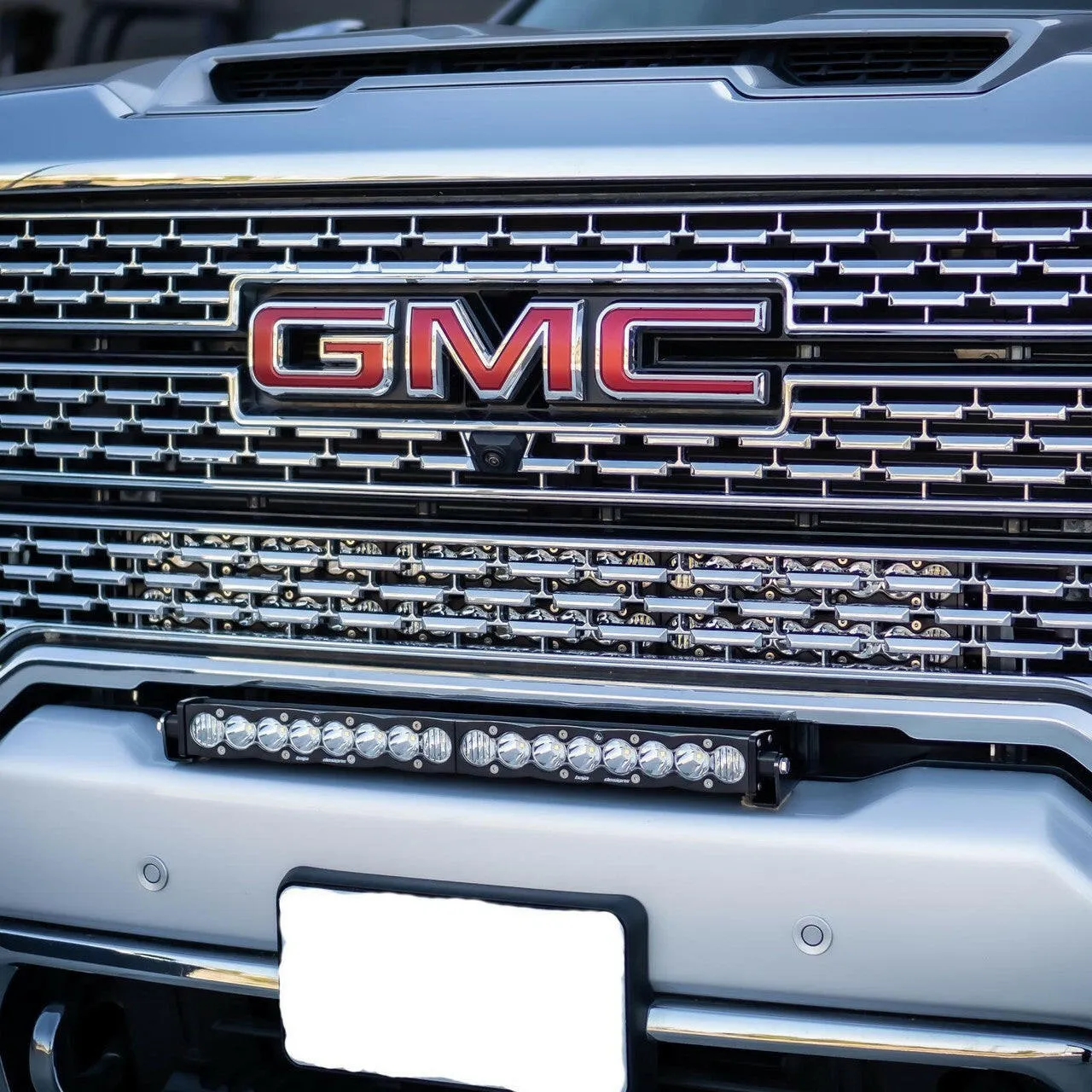 GMC S8 30 Inch Grille Light Bar Kit - GMC 2020-22 Sierra 2500HD/3500HD