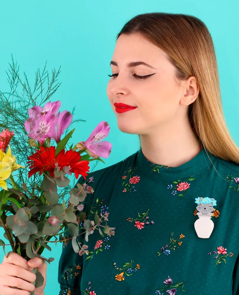Happy cat and gerbera bouquet inserts for Flower Vase brooch