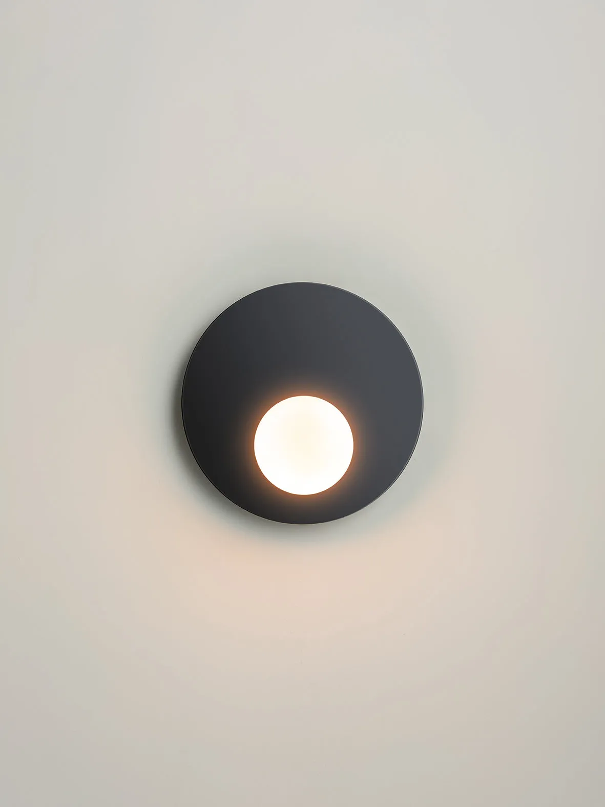 Luna - 1 light matt black wall light