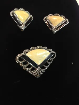 Vintage 3 Piece Set Pierced Earrings Brooch Pin Silvertone Filigree Marbled Plastic Triangle Wedge
