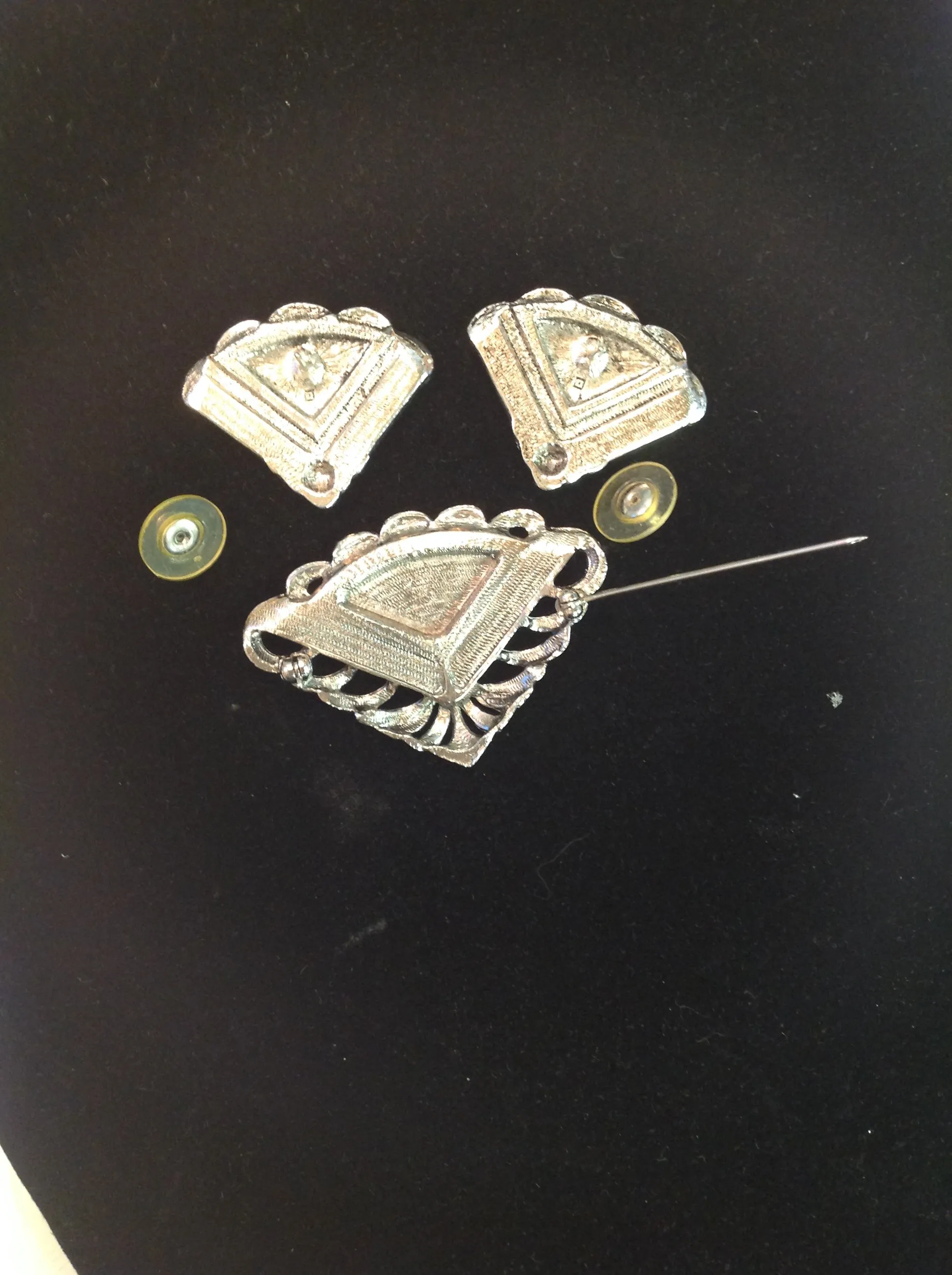 Vintage 3 Piece Set Pierced Earrings Brooch Pin Silvertone Filigree Marbled Plastic Triangle Wedge